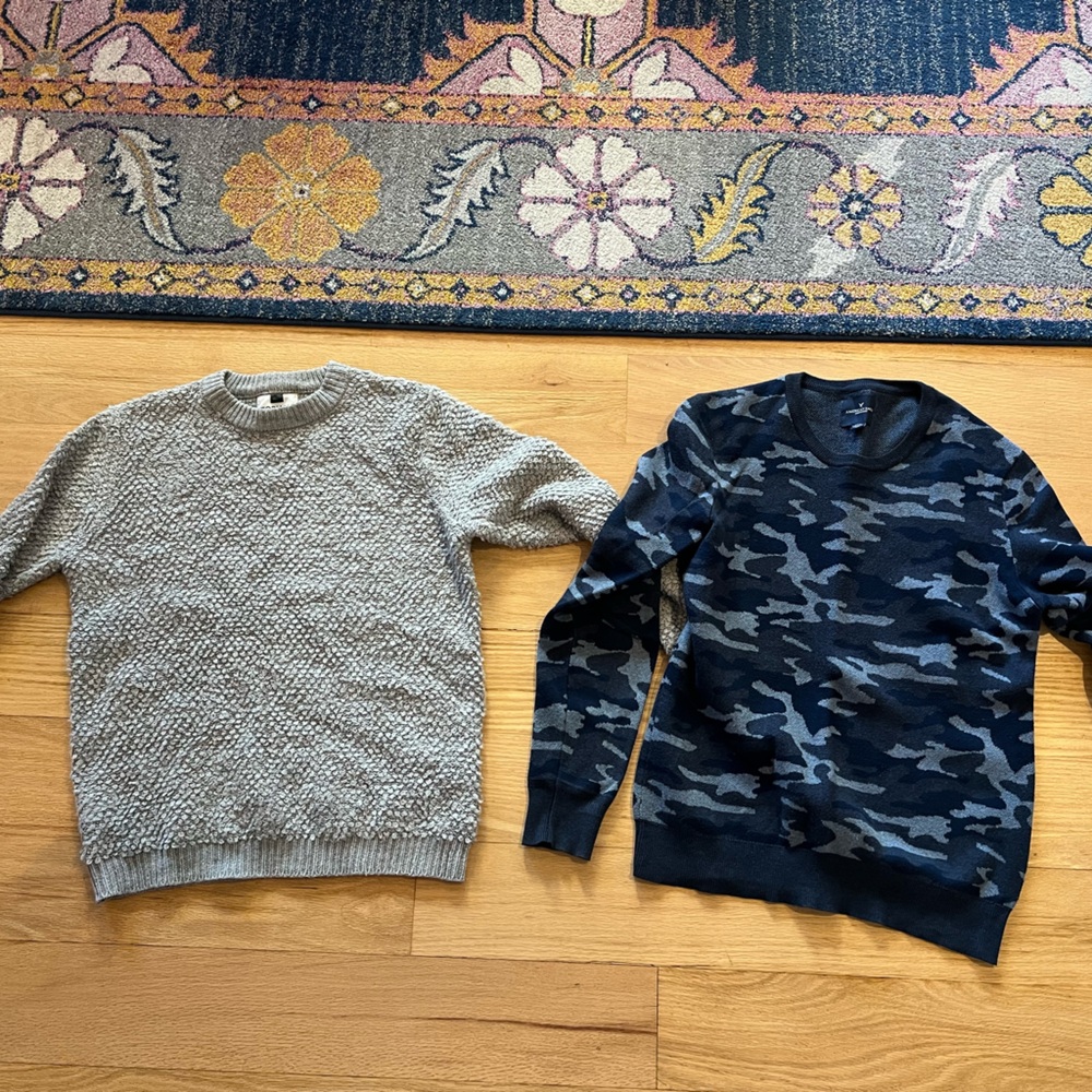 2 Topman Gray Textured & American Eagle Blue Camouflage Sweater Set